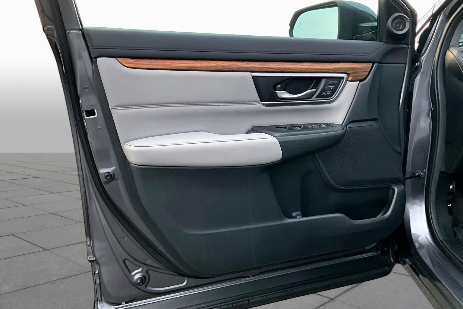 Used 2017 Honda CR-V Touring image 22