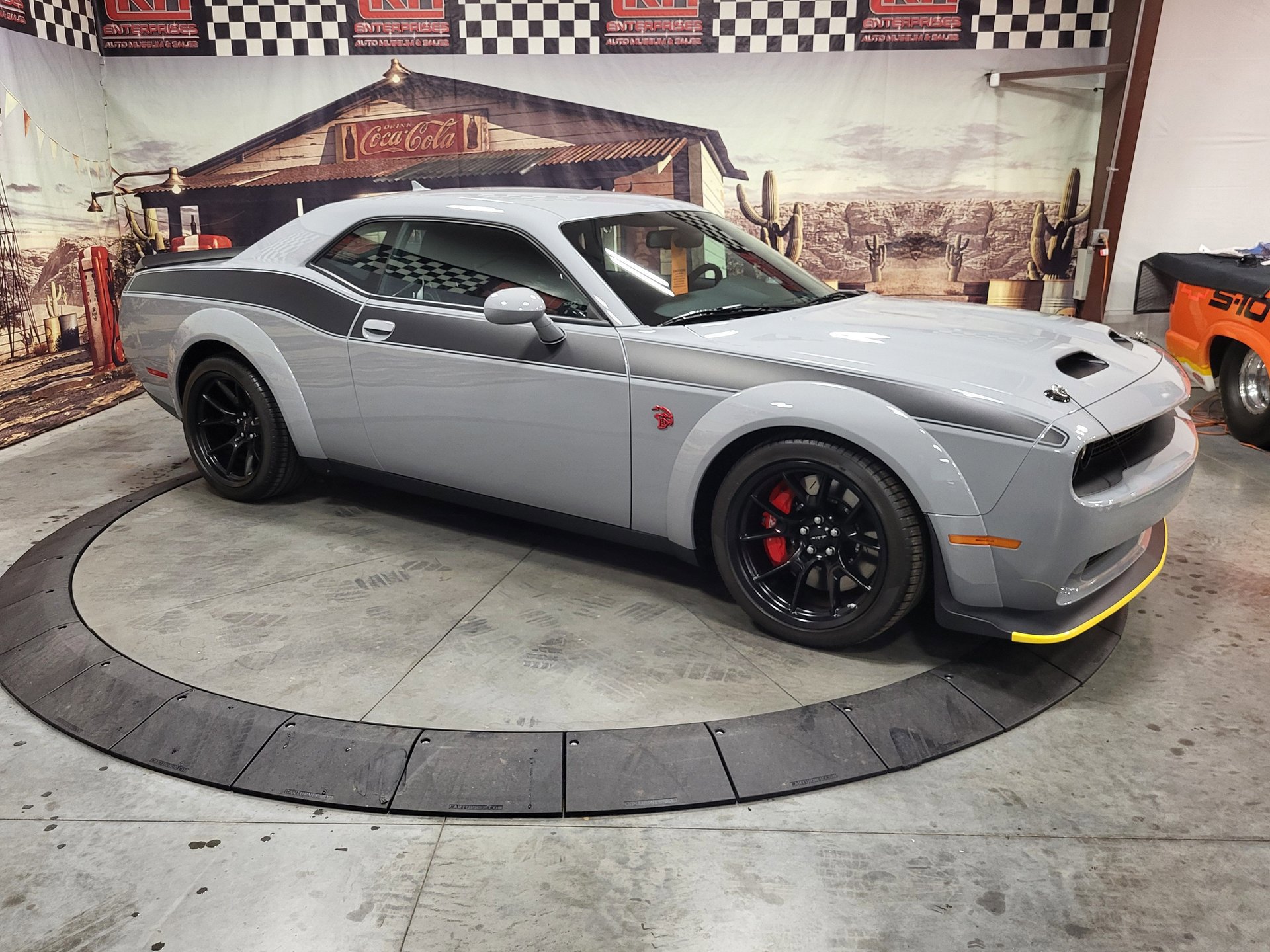 Used 2022 Dodge Challenger SRT Hellcat RWD image 1
