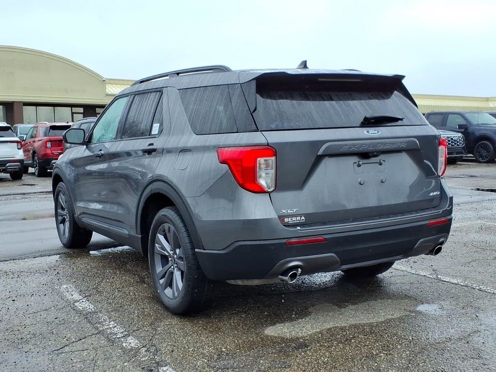Used 2023 Ford Explorer XLT w/ Equipment Group 202A AWD/4WD image 3