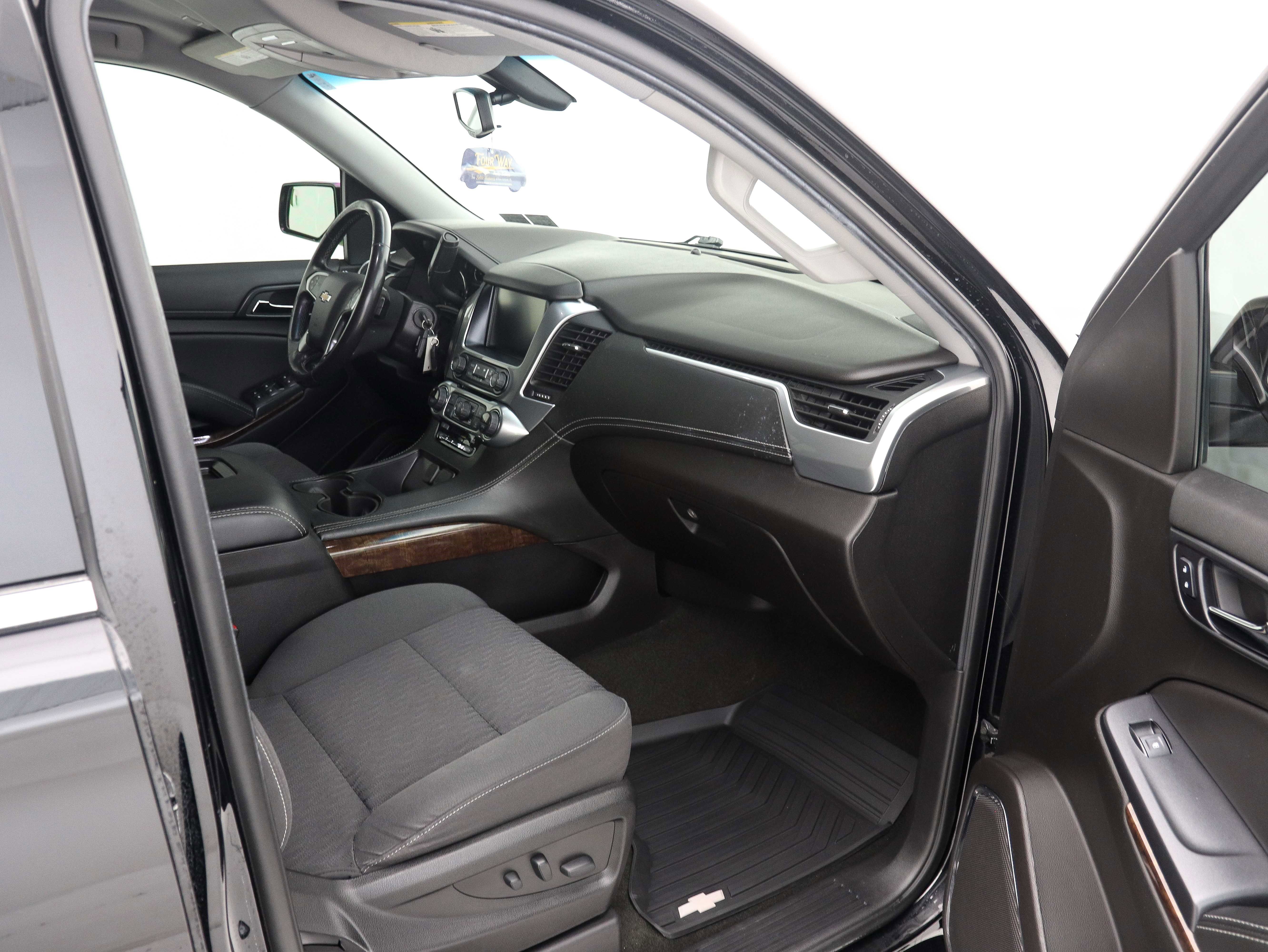 Used 2018 Chevrolet Suburban LS w/ Skid Plate Package image 16