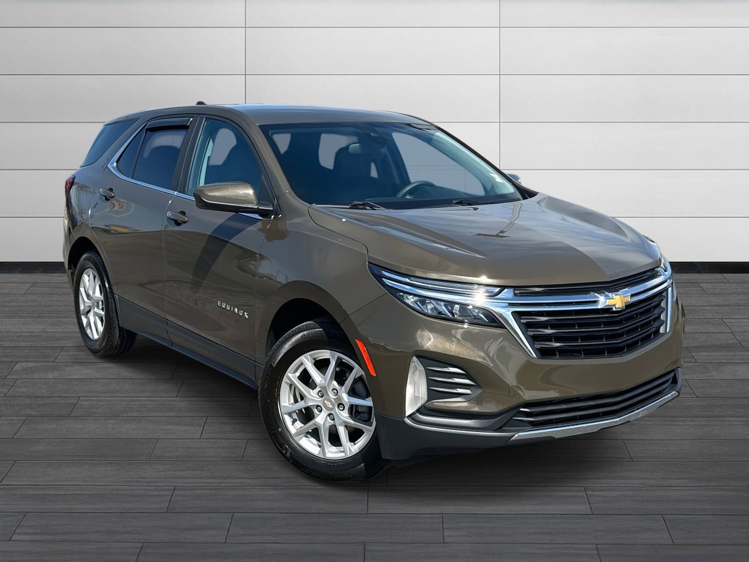 Used 2023 Chevrolet Equinox LT image 2