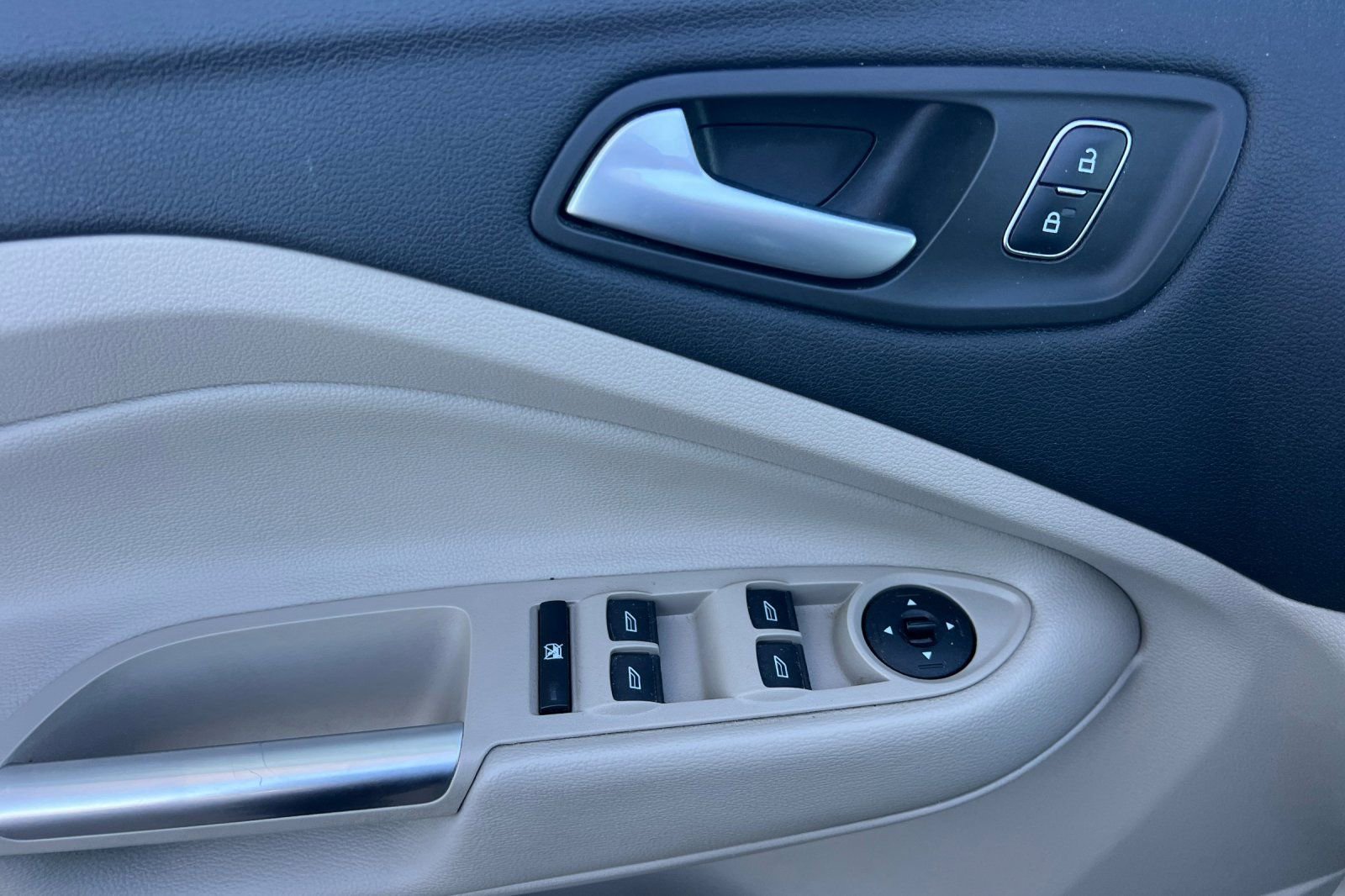 Used 2018 Ford Escape SE w/ SE Sync 3 Package image 12