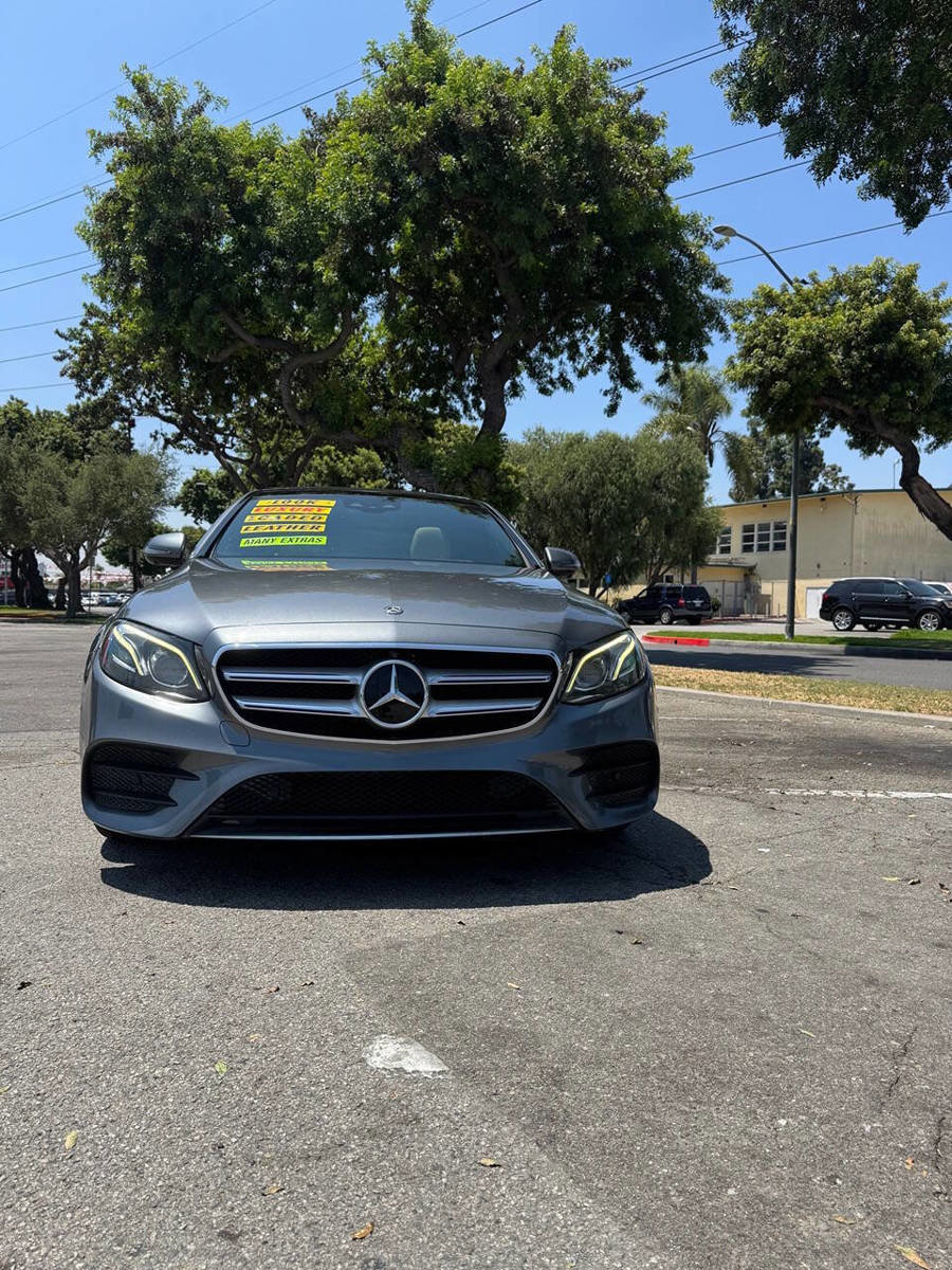 Used 2018 Mercedes-Benz E 300 image 1