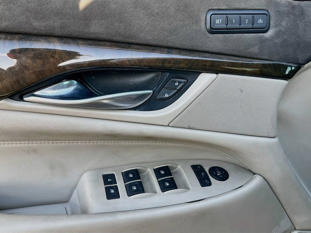 Used 2019 Cadillac Escalade Luxury w/ LPO, Radiant Package RWD image 18