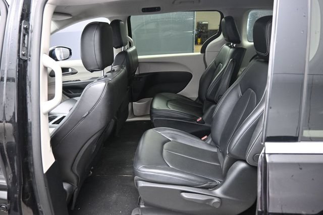 Used 2024 Chrysler Pacifica Limited FWD image 14