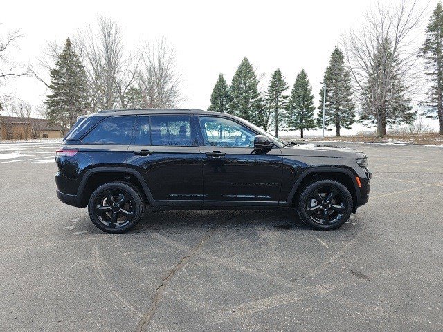 Used 2023 Jeep Grand Cherokee Limited w/ Luxury Tech Group II image 7