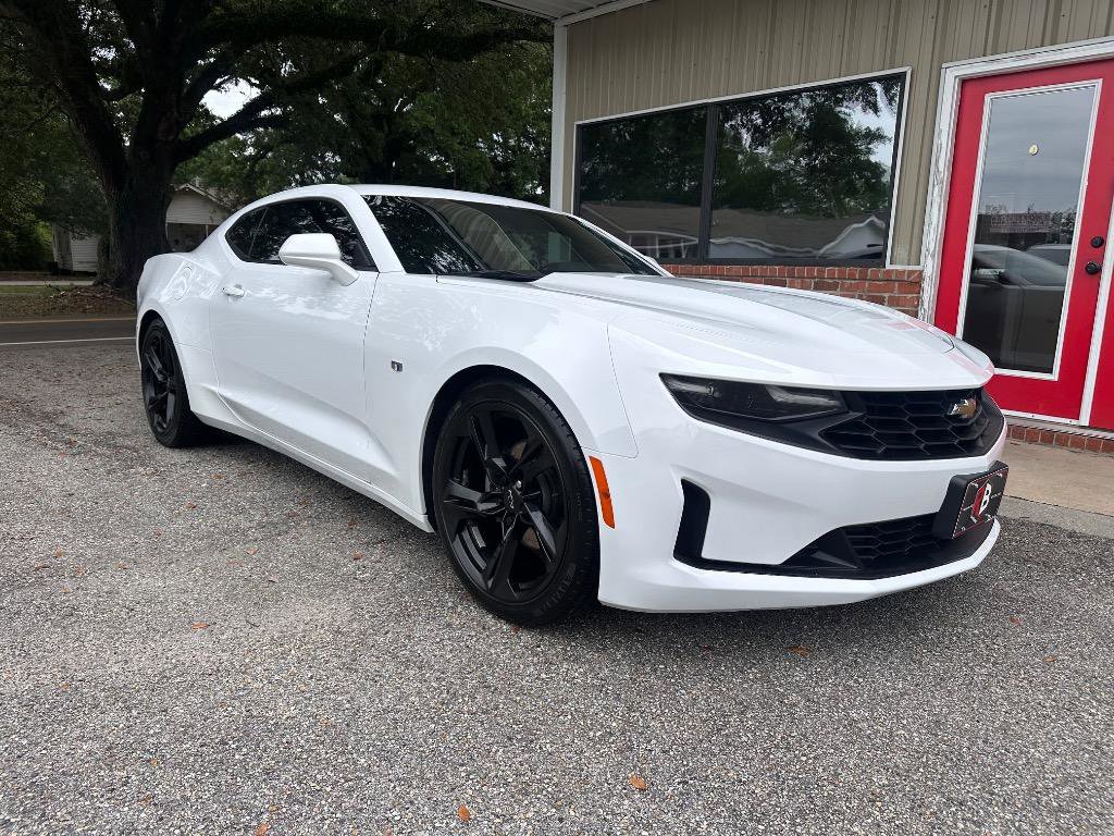 Used 2020 Chevrolet Camaro LT w/ Technology Package RWD image 1