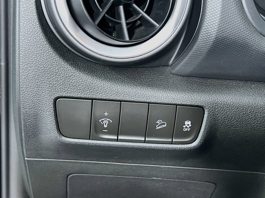 Certified 2022 Hyundai Kona SEL AWD/4WD image 9