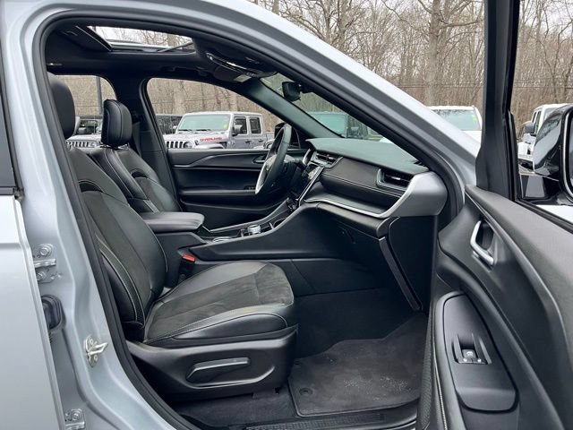 Used 2024 Jeep Grand Cherokee Altitude AWD/4WD image 21