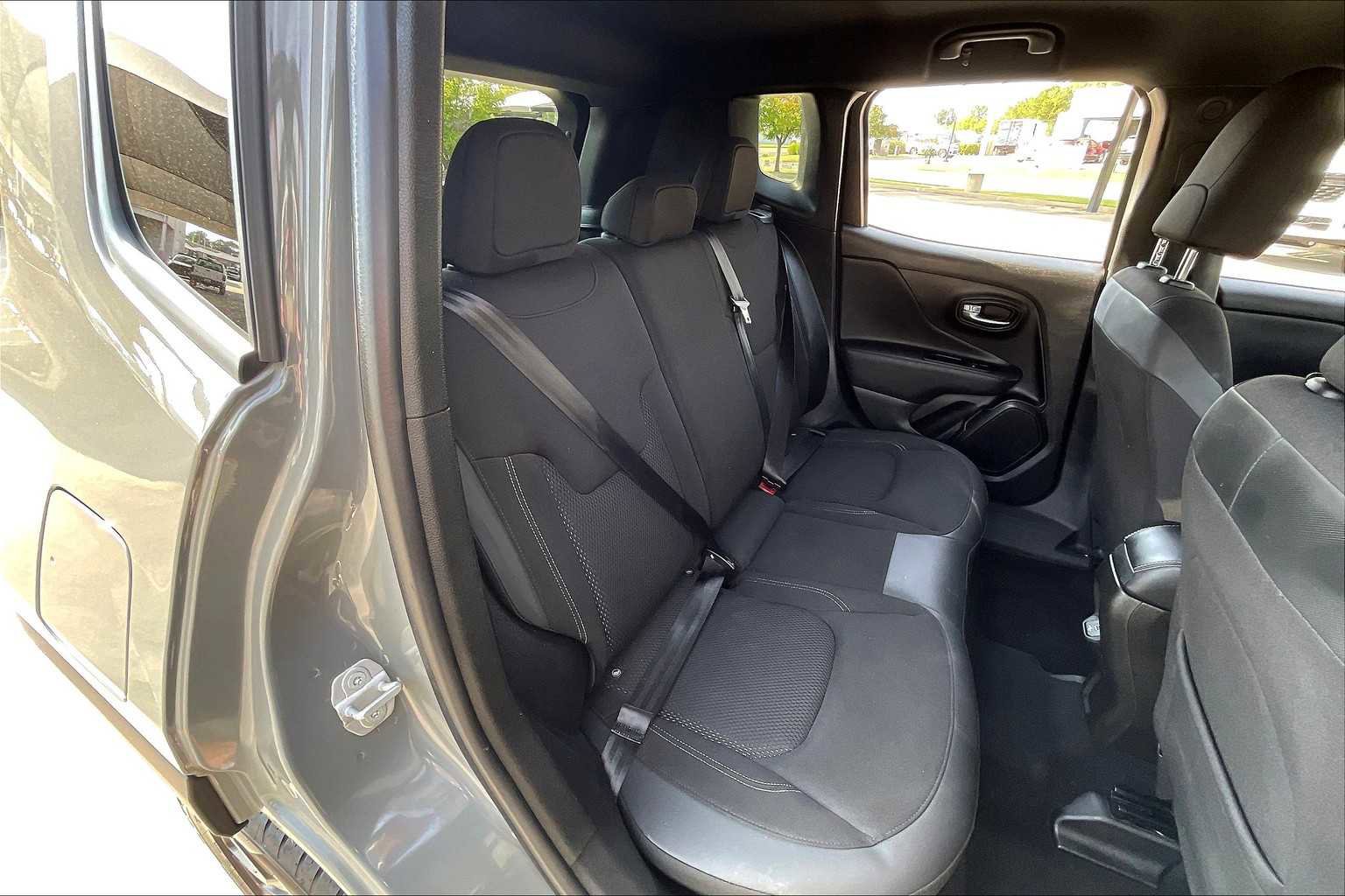 Certified 2022 Jeep Renegade Altitude image 18