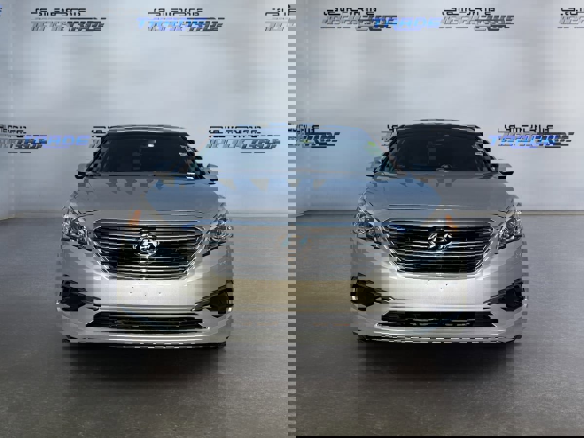 Used 2016 Hyundai Sonata SE image 2