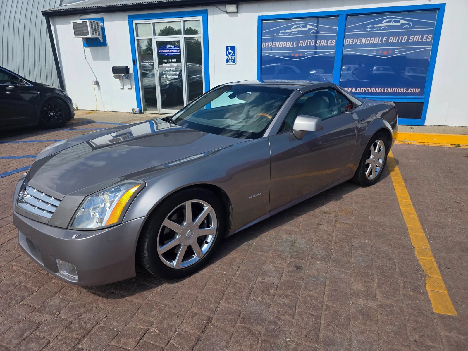 Used 2004 Cadillac XLR RWD image 2