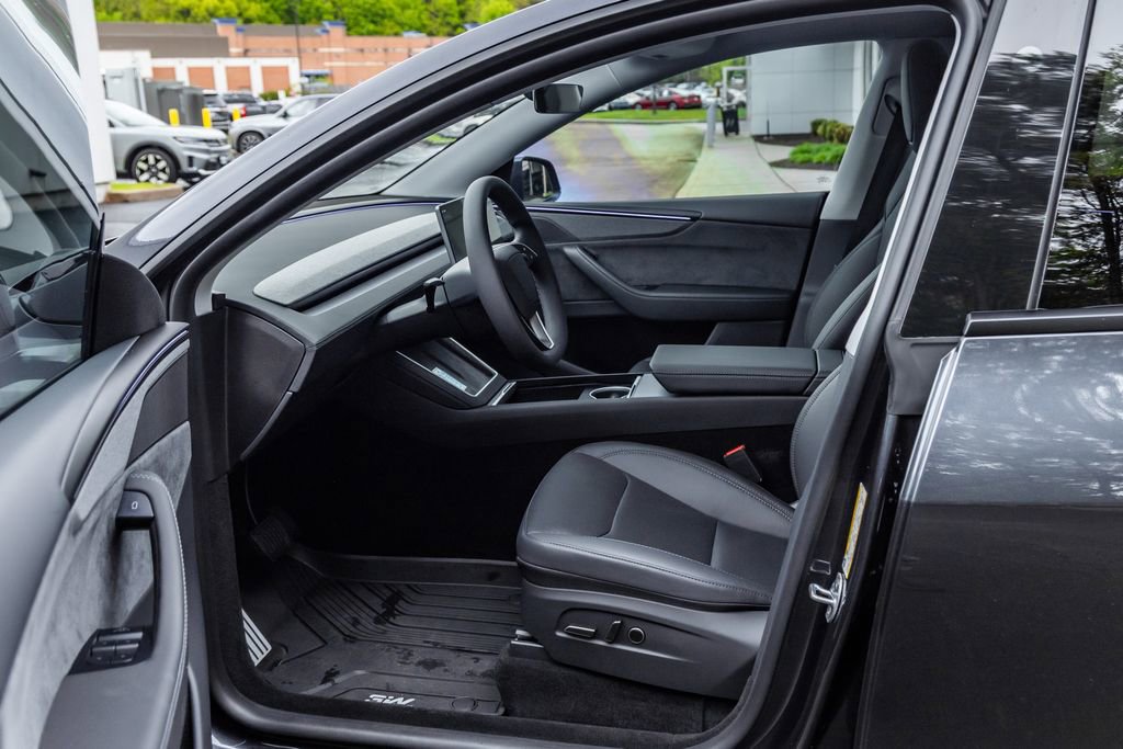 Used 2026 Tesla Model Y AWD image 25