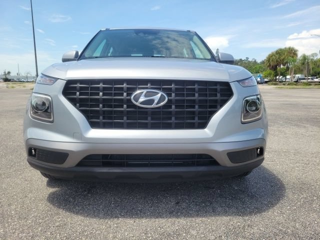 Used 2020 Hyundai Venue SE FWD image 3