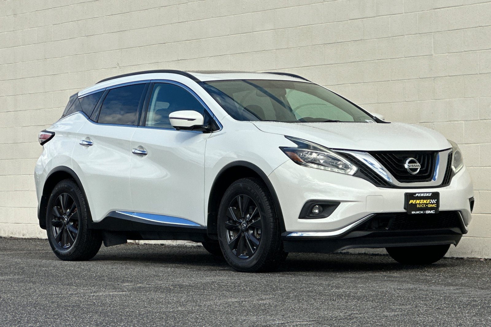 Used 2018 Nissan Murano SV w/ Premium Package FWD image 2