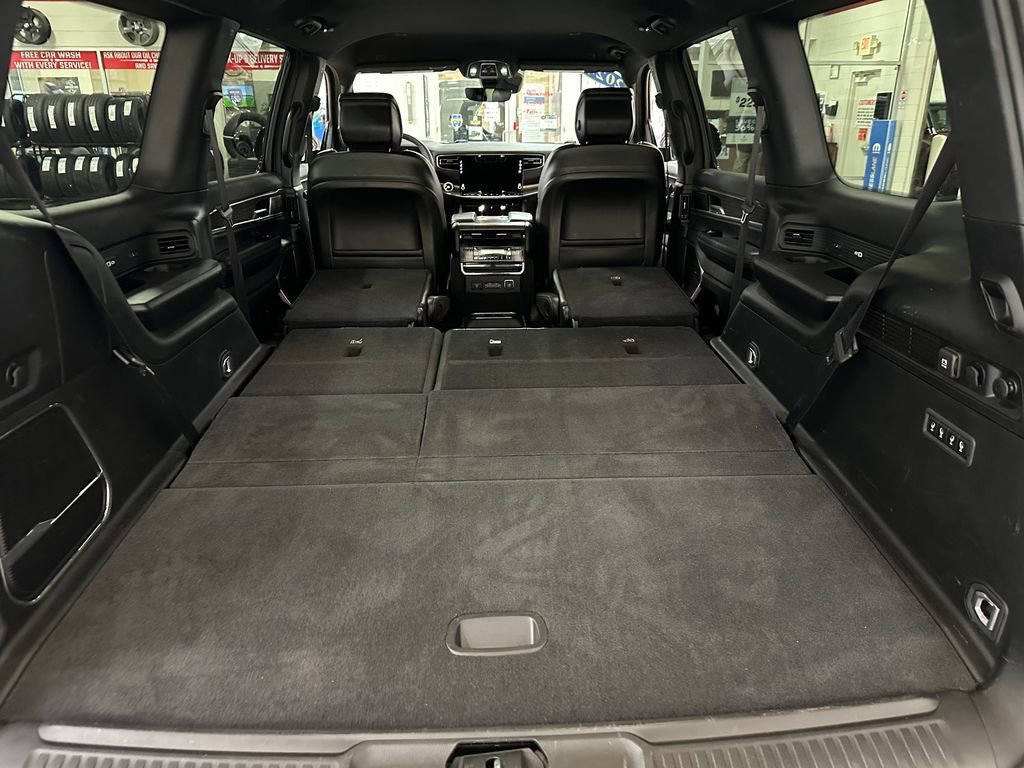 Certified 2024 Jeep Wagoneer Series III AWD/4WD image 43
