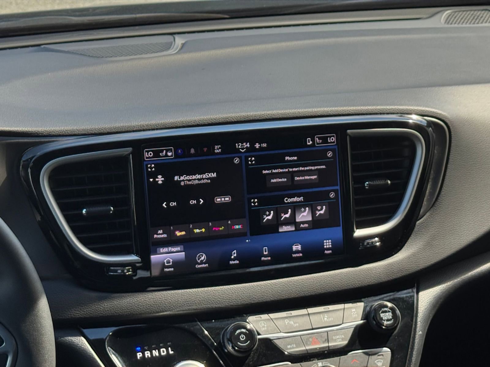 Used 2025 Chrysler Pacifica Select image 17