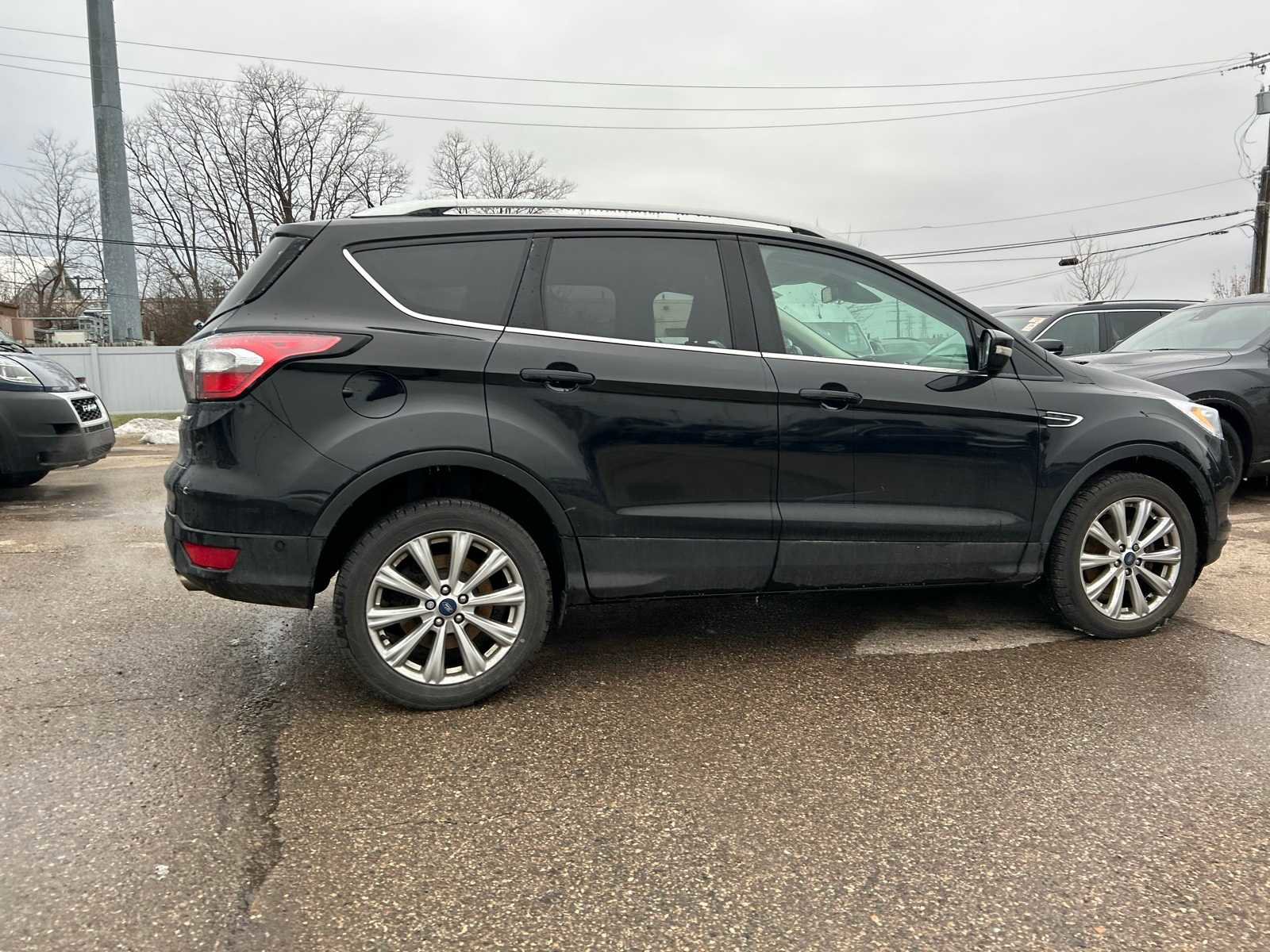 Used 2018 Ford Escape Titanium w/ Ford Safe & Smart Package image 15