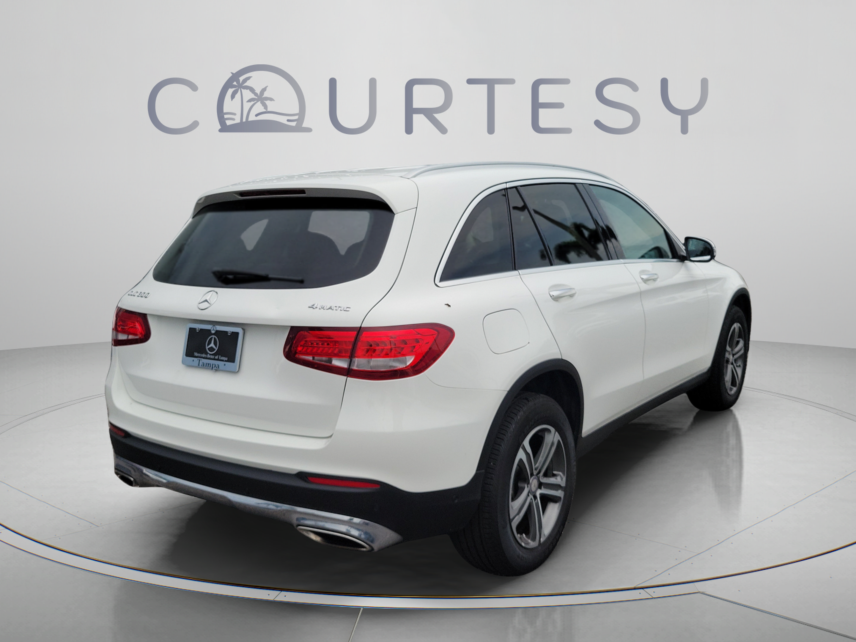 Used 2016 Mercedes-Benz GLC 300 4MATIC image 3