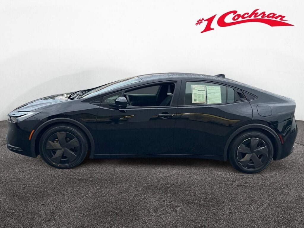 Used 2025 Toyota Prius LE FWD image 18