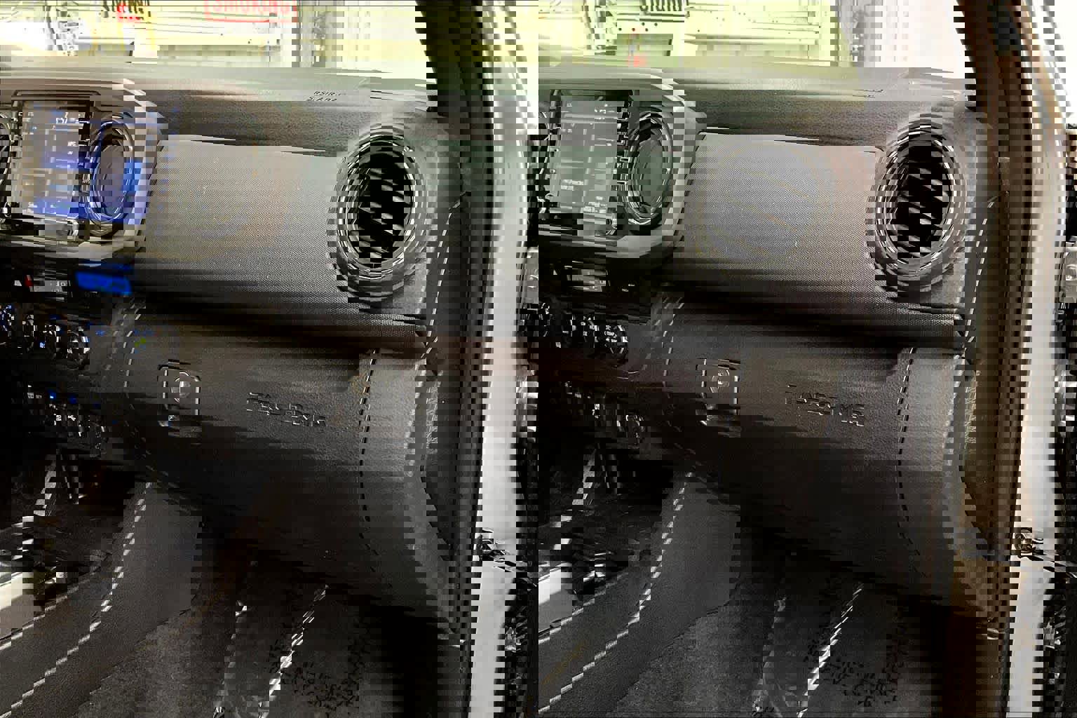 Used 2023 Toyota Tacoma TRD Sport image 17