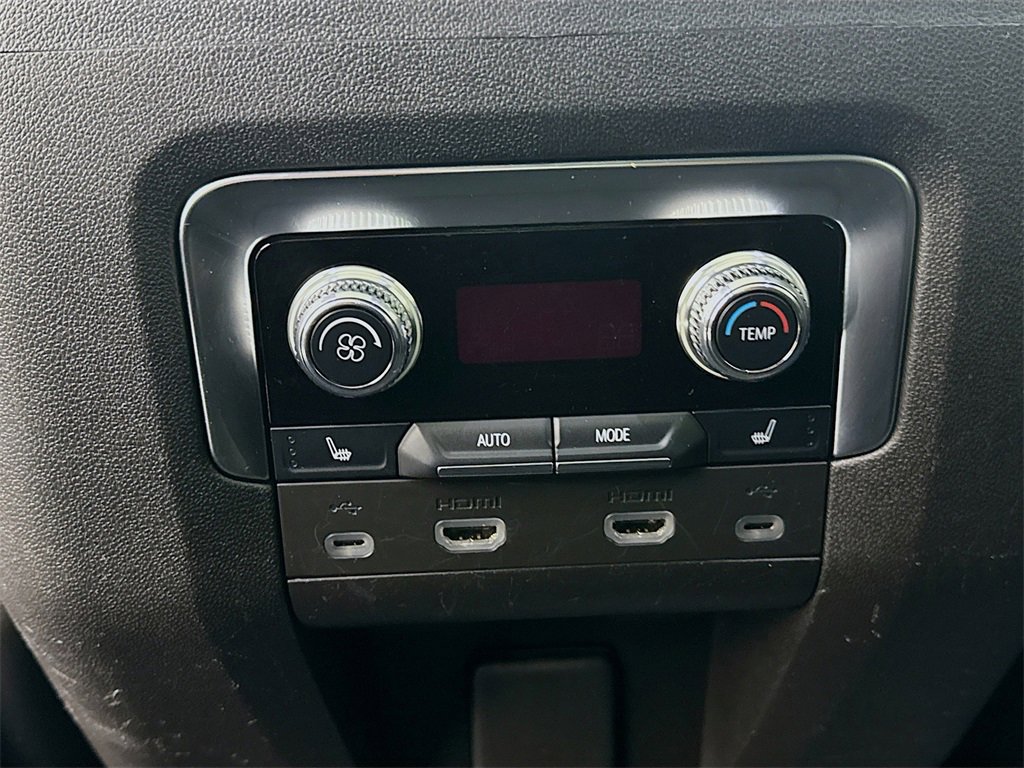 Used 2021 GMC Yukon Denali w/ Denali Premium Package image 28