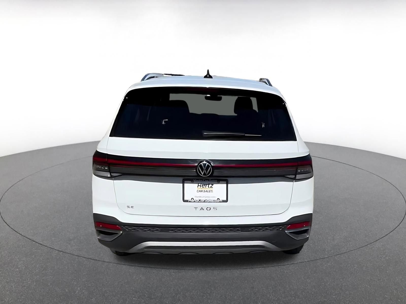 Used 2025 Volkswagen Taos SE FWD image 12