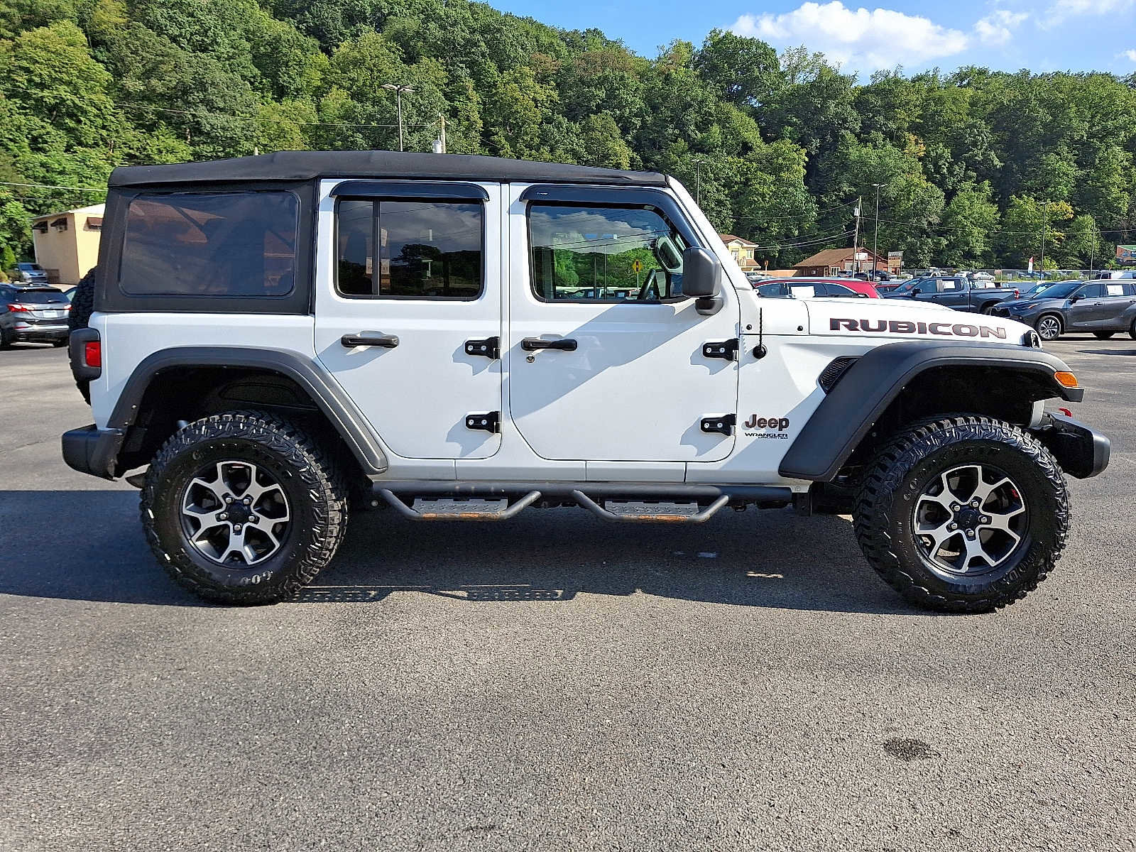 Used 2022 Jeep Wrangler Unlimited Rubicon w/ Cold Weather Group AWD/4WD image 9