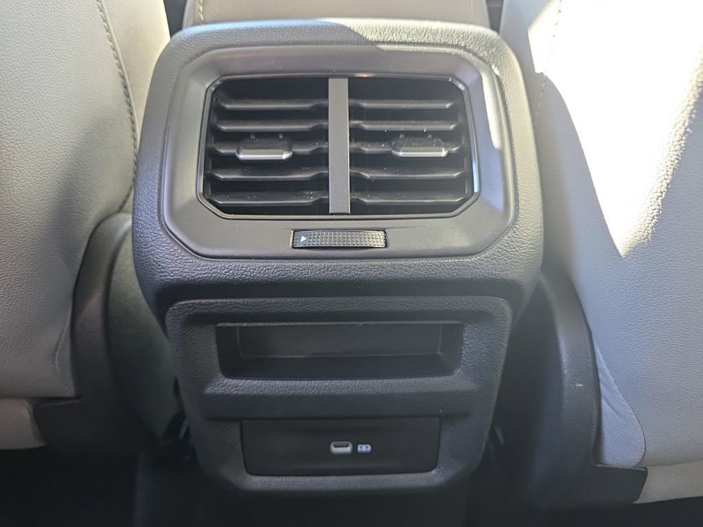 Used 2024 Volkswagen Taos SE image 17