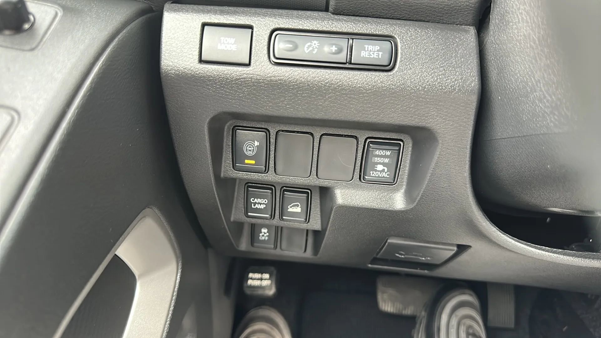 Used 2024 Nissan Frontier SV image 25