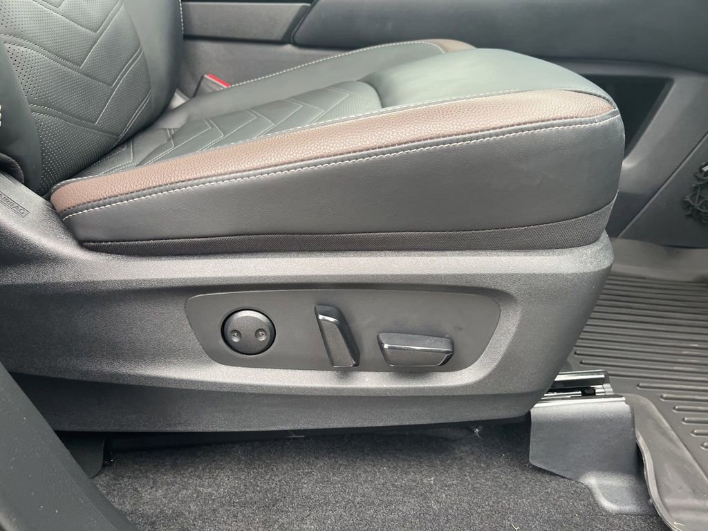 Used 2025 Nissan Pathfinder Platinum w/ Cargo Package image 56