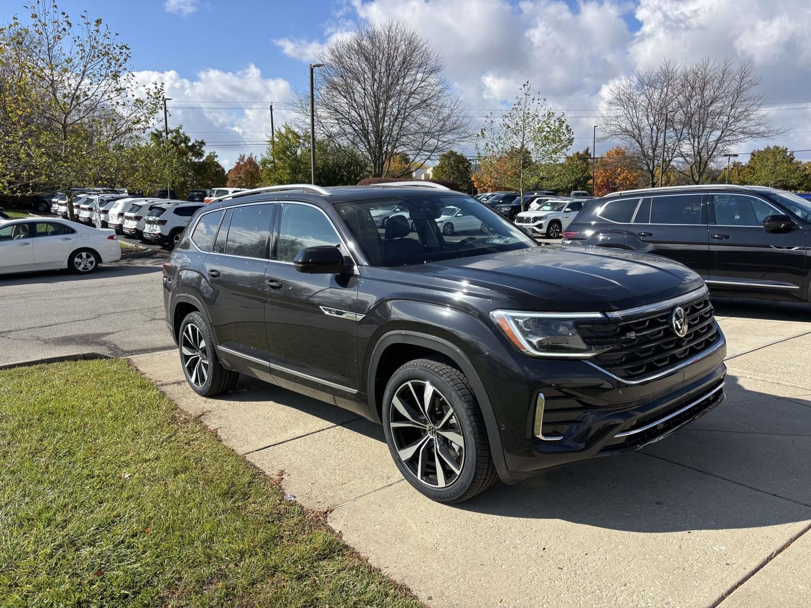 New 2026 Volkswagen Atlas SEL Premium R-Line AWD/4WD image 1