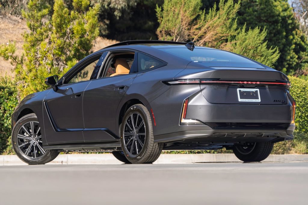 New 2026 Lexus ES 500e AWD/4WD image 3