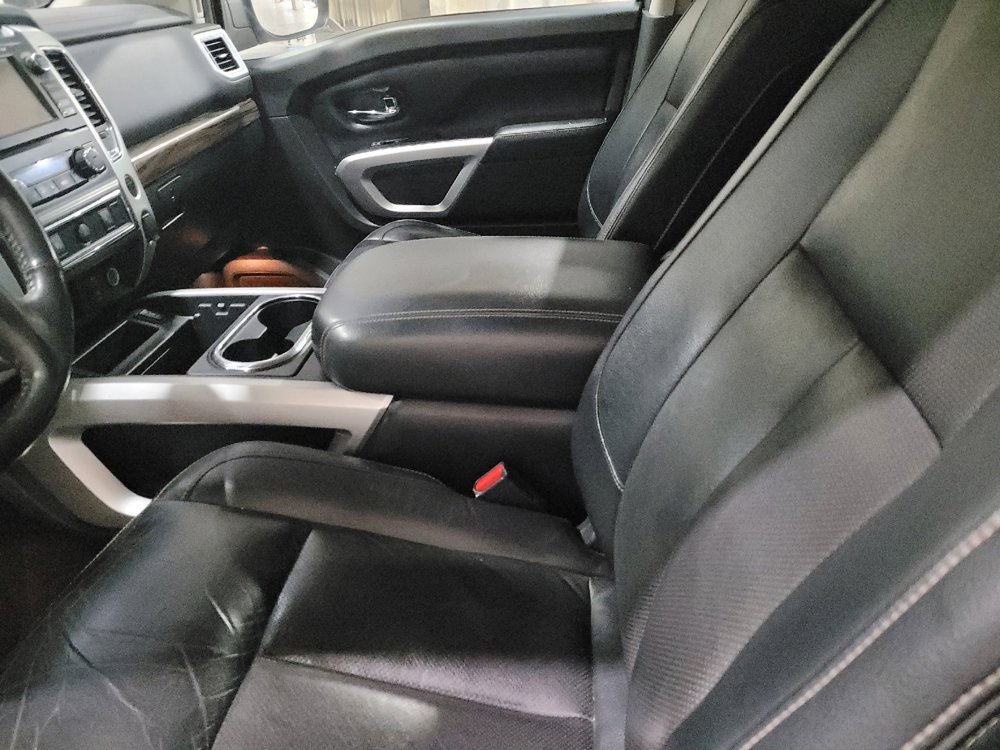Used 2018 Nissan Titan SL image 26