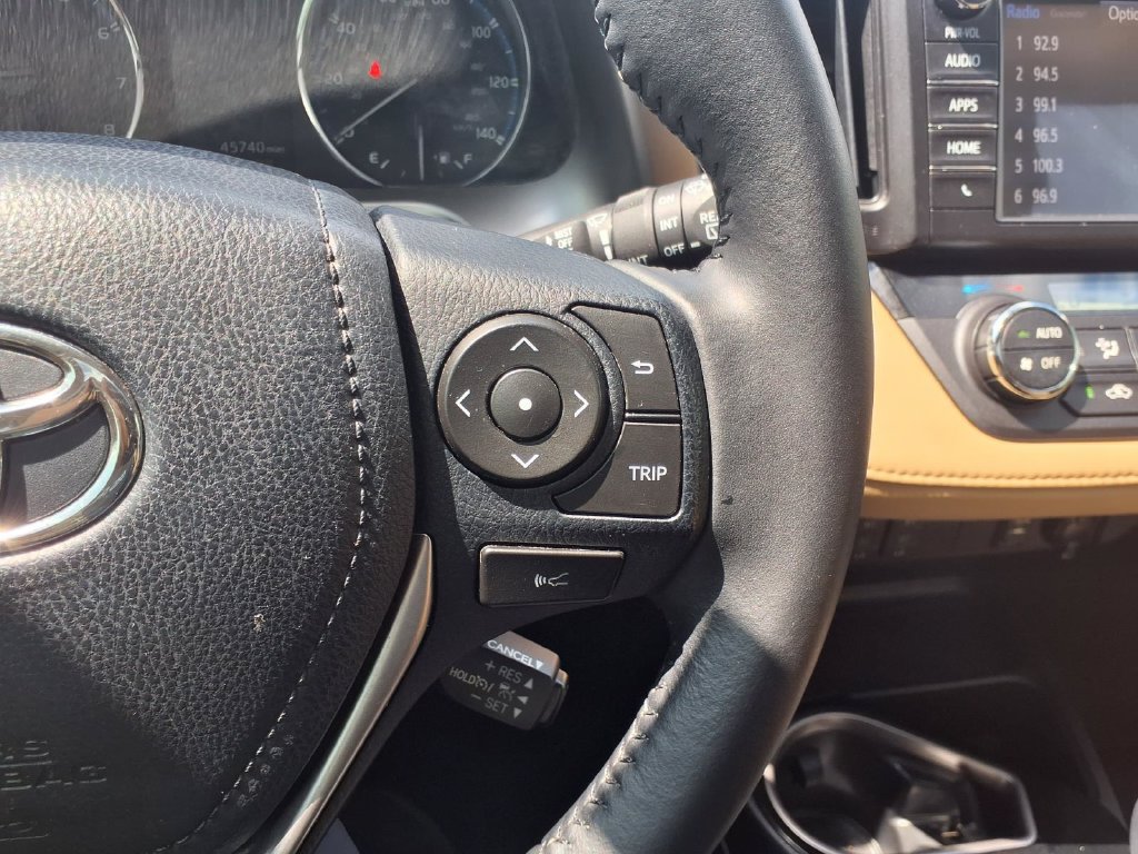 Used 2018 Toyota RAV4 Limited FWD image 17
