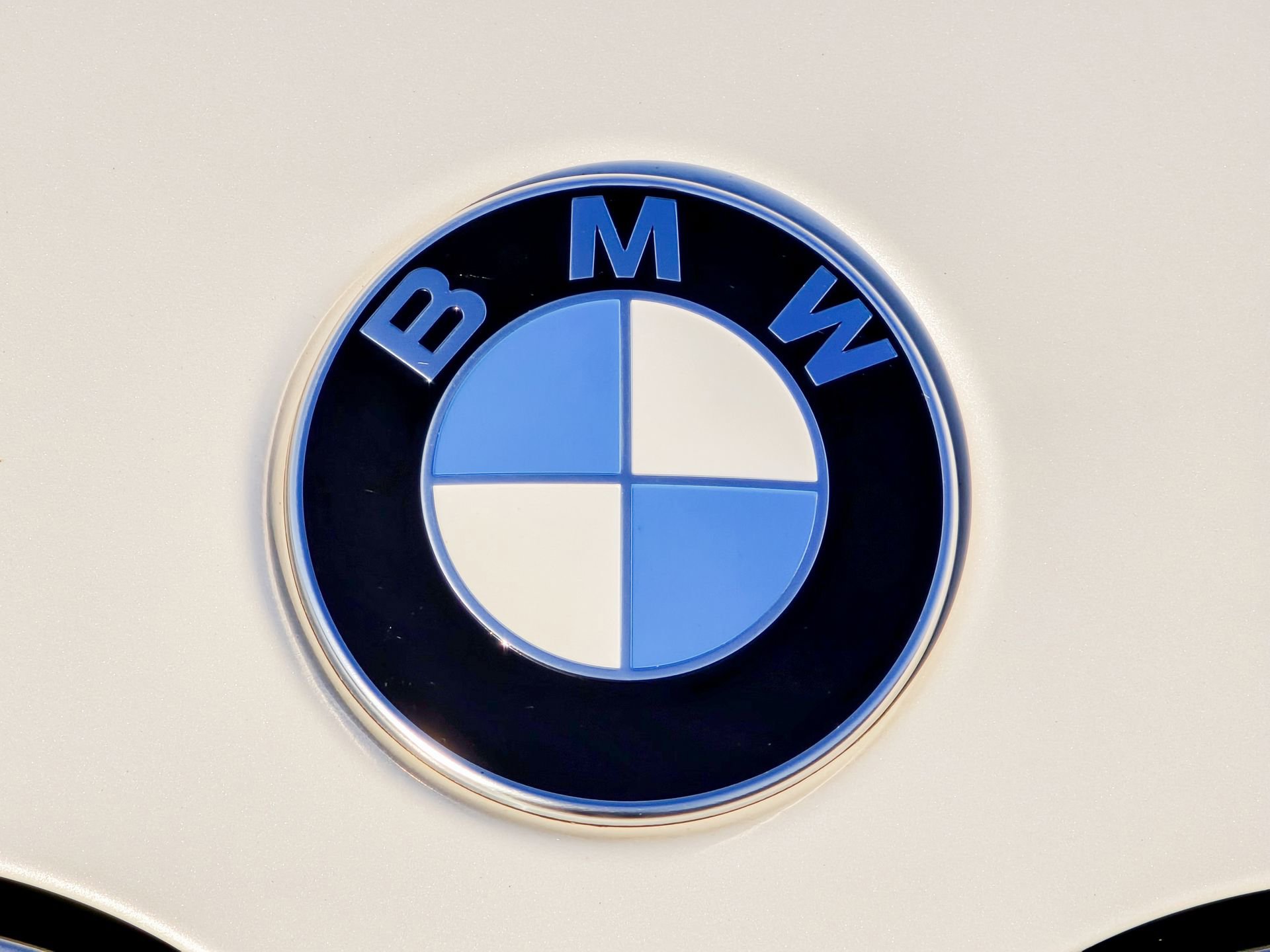 Used 2025 BMW X1 xDrive28i image 3