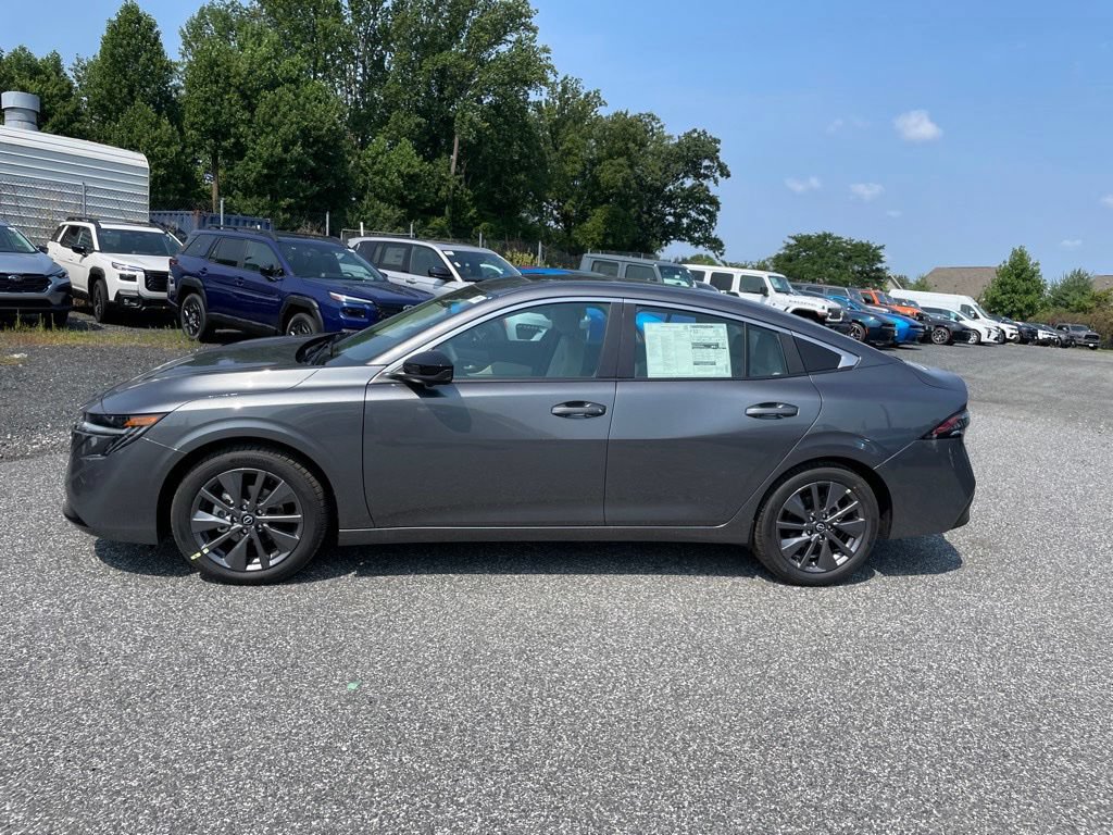 New 2026 Nissan Sentra SL w/ Floor Mat Package FWD image 4