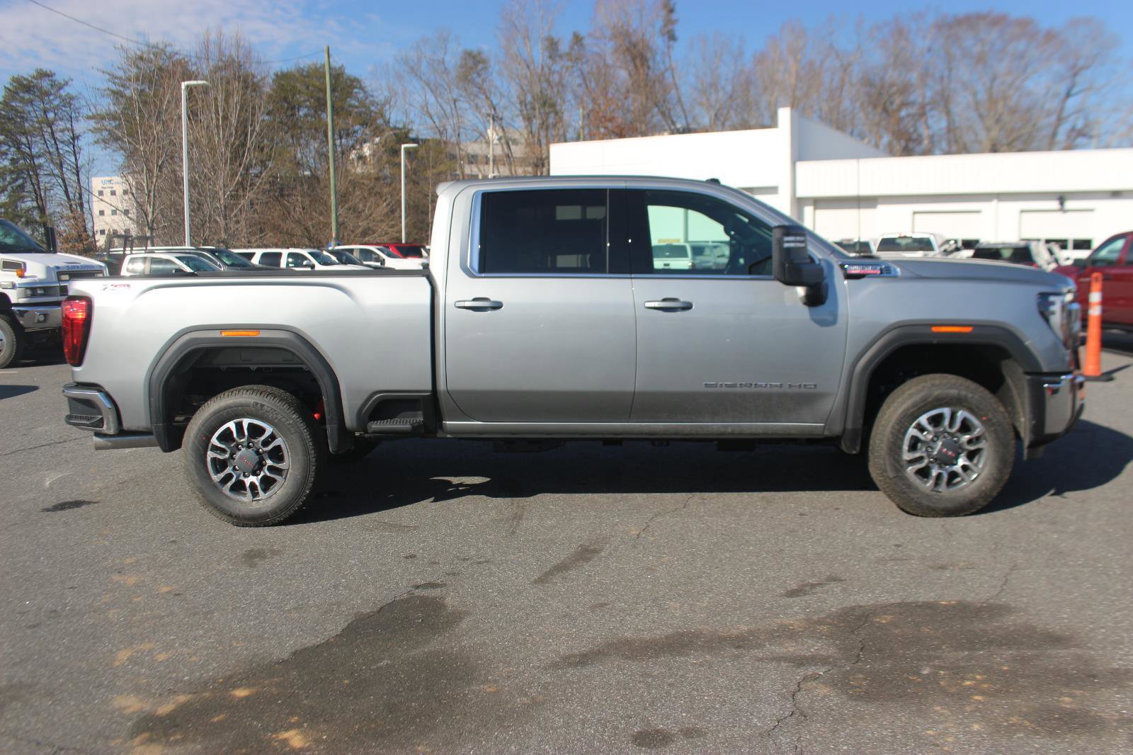 New 2026 GMC Sierra 2500 SLE image 8