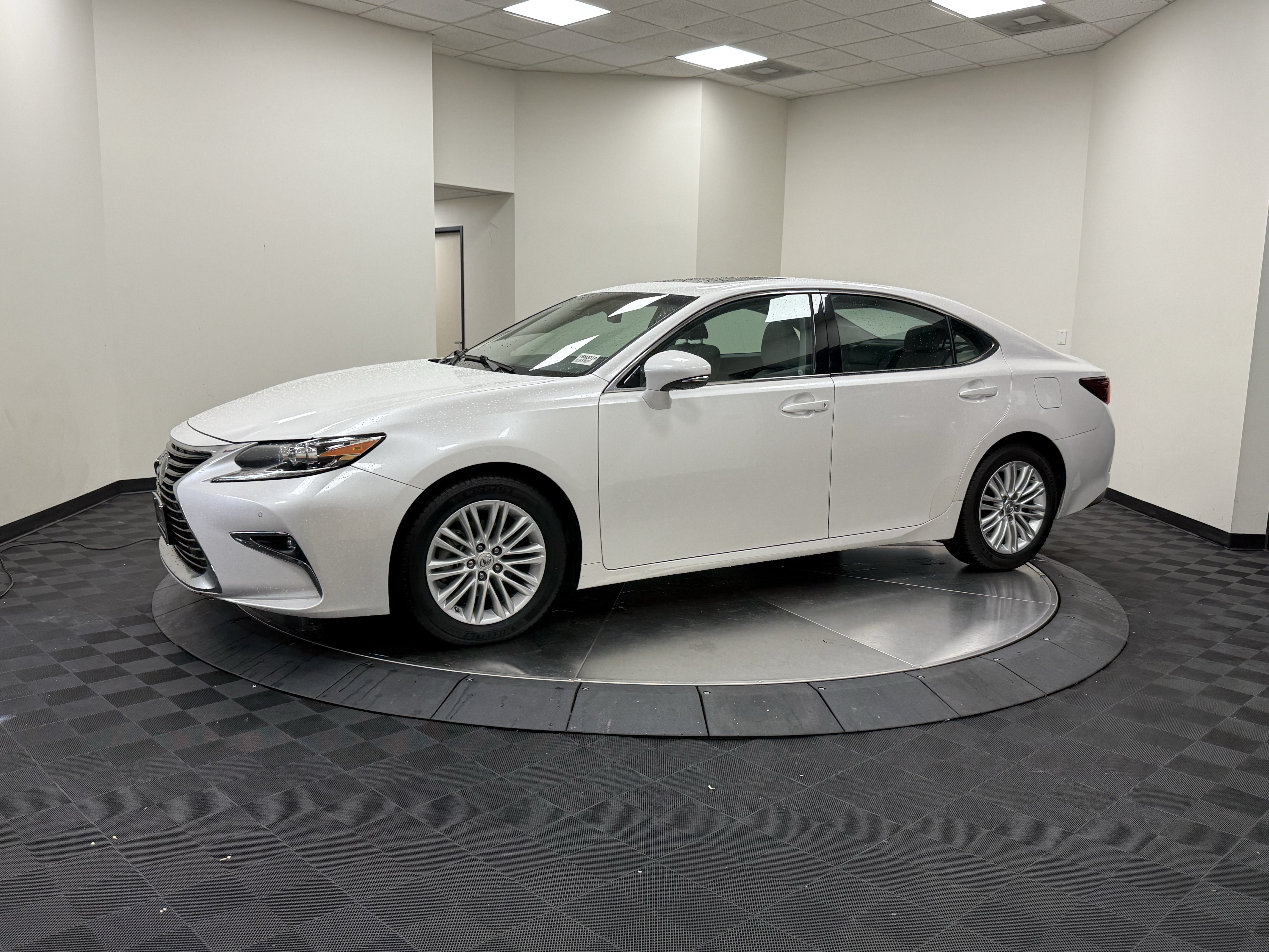 Used 2017 Lexus ES 350 w/ Premium Package FWD image 4