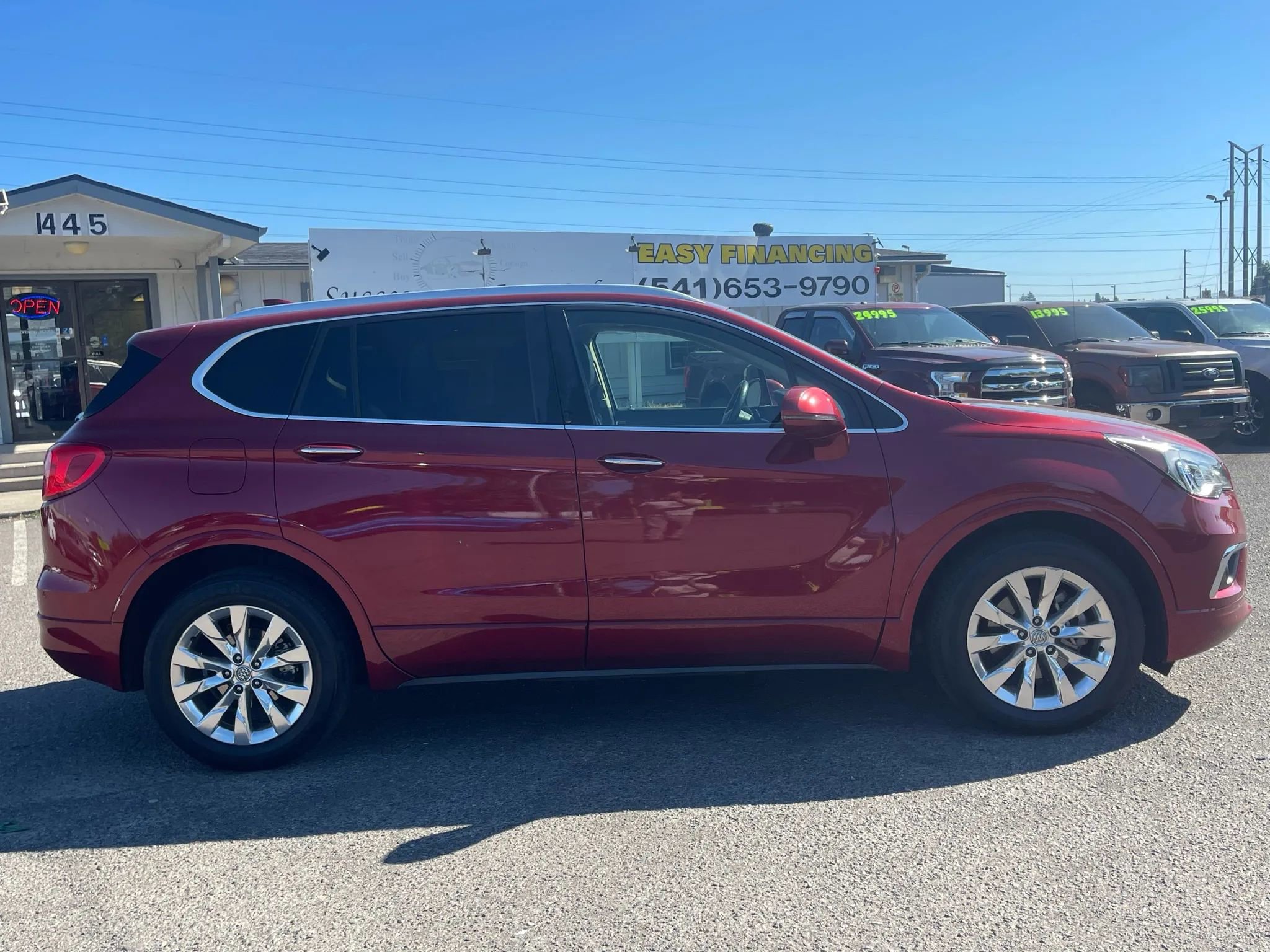 Used 2017 Buick Envision Essence image 2