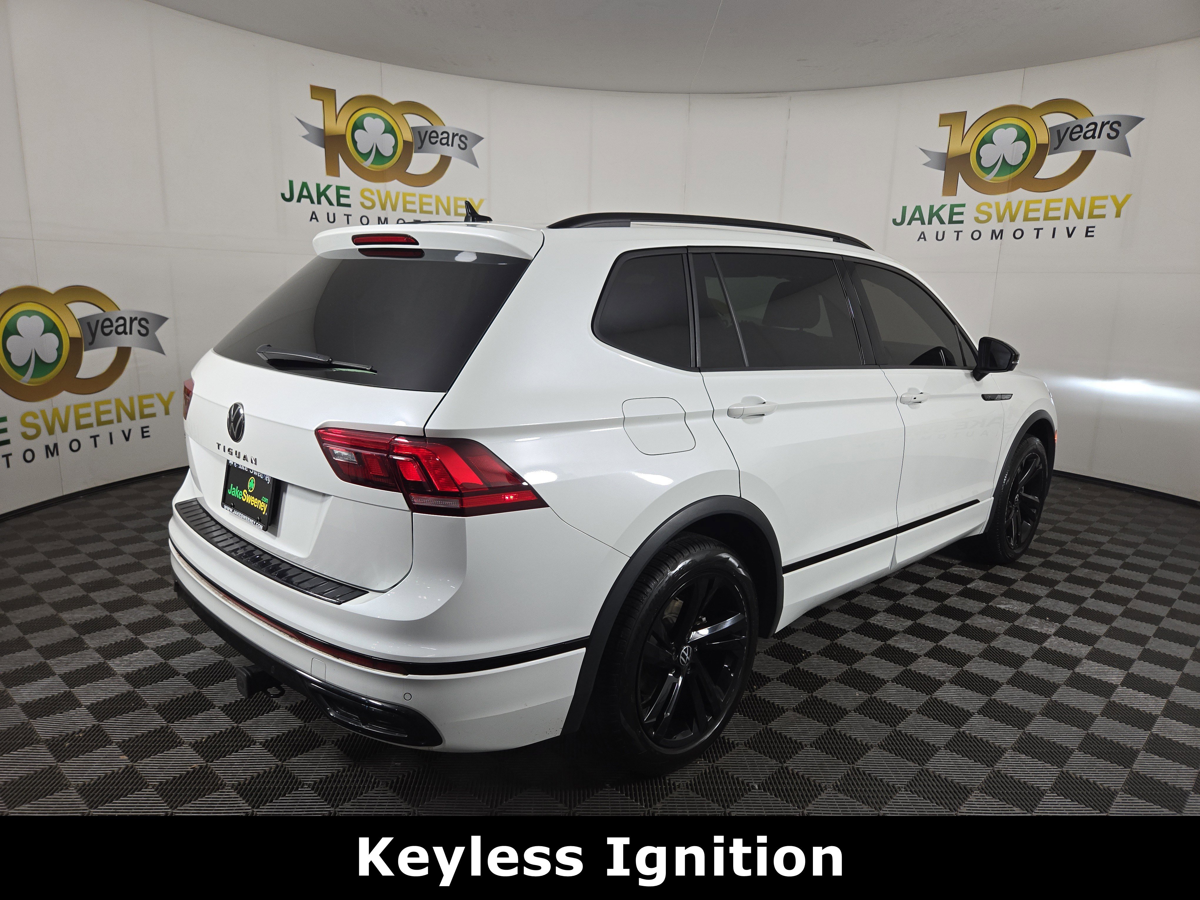 Used 2023 Volkswagen Tiguan SE R-Line image 9