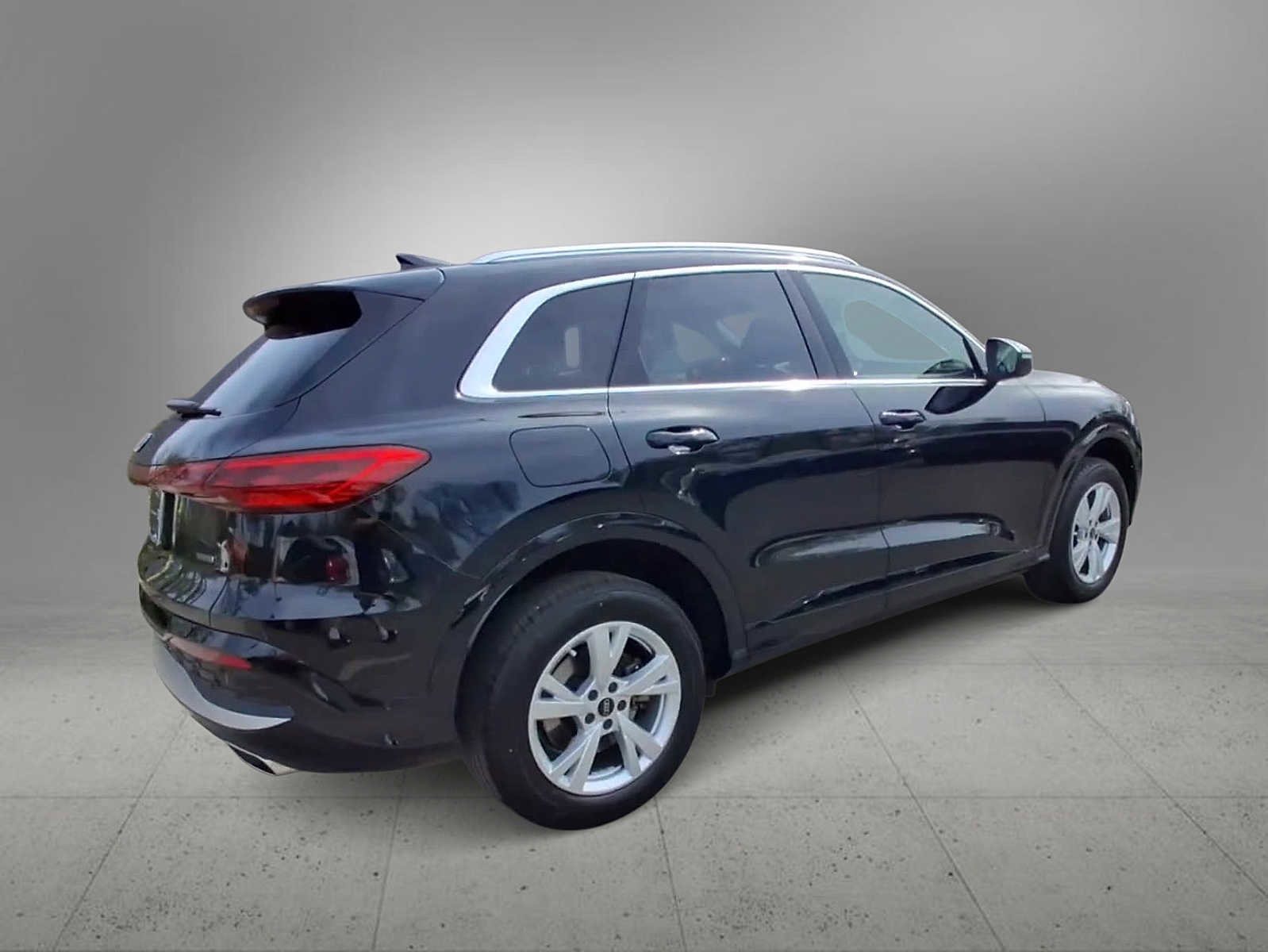 Certified 2025 Audi Q5 Premium AWD/4WD image 8