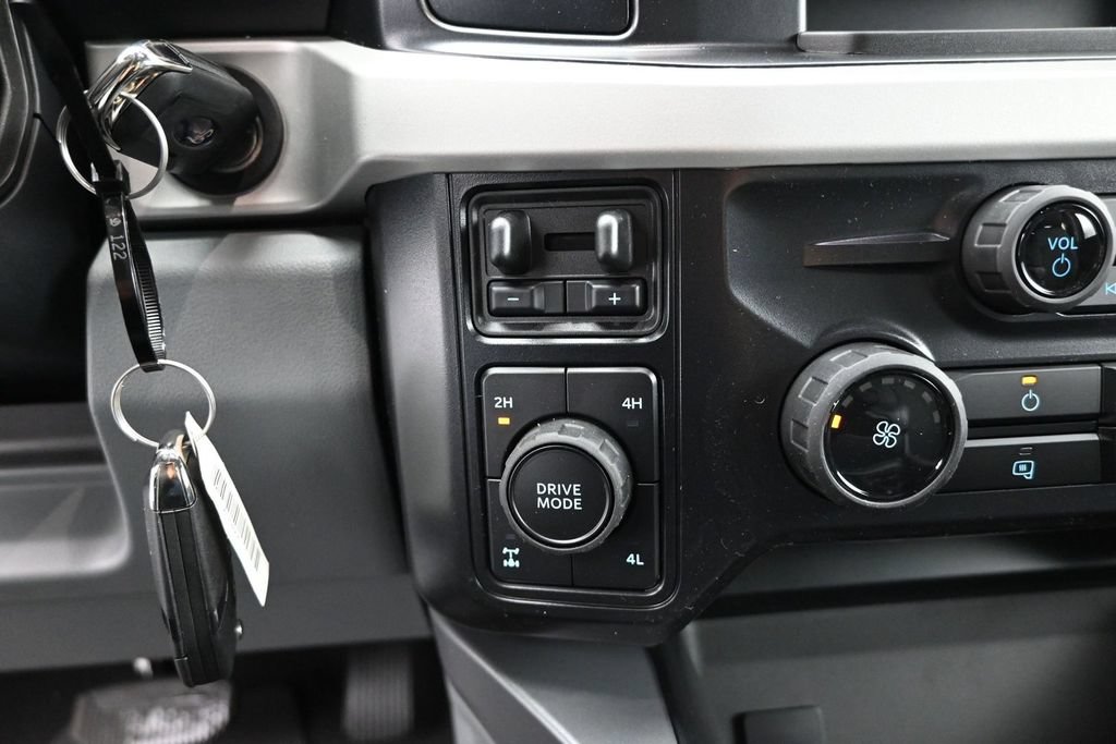 New 2026 Ford F250 XLT w/ FX4 Off-Road Package AWD/4WD image 17