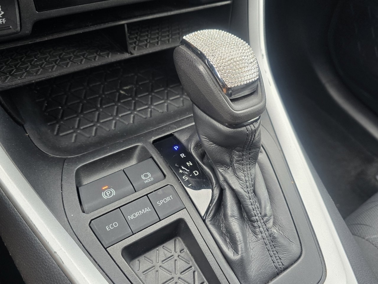 Certified 2020 Toyota RAV4 XLE w/ Convenience Package image 19