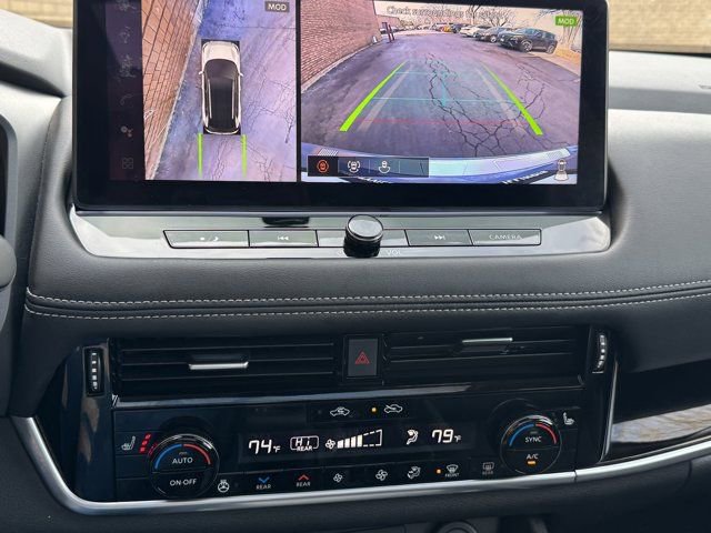 Used 2025 Nissan Rogue SL w/ Tech Package image 33