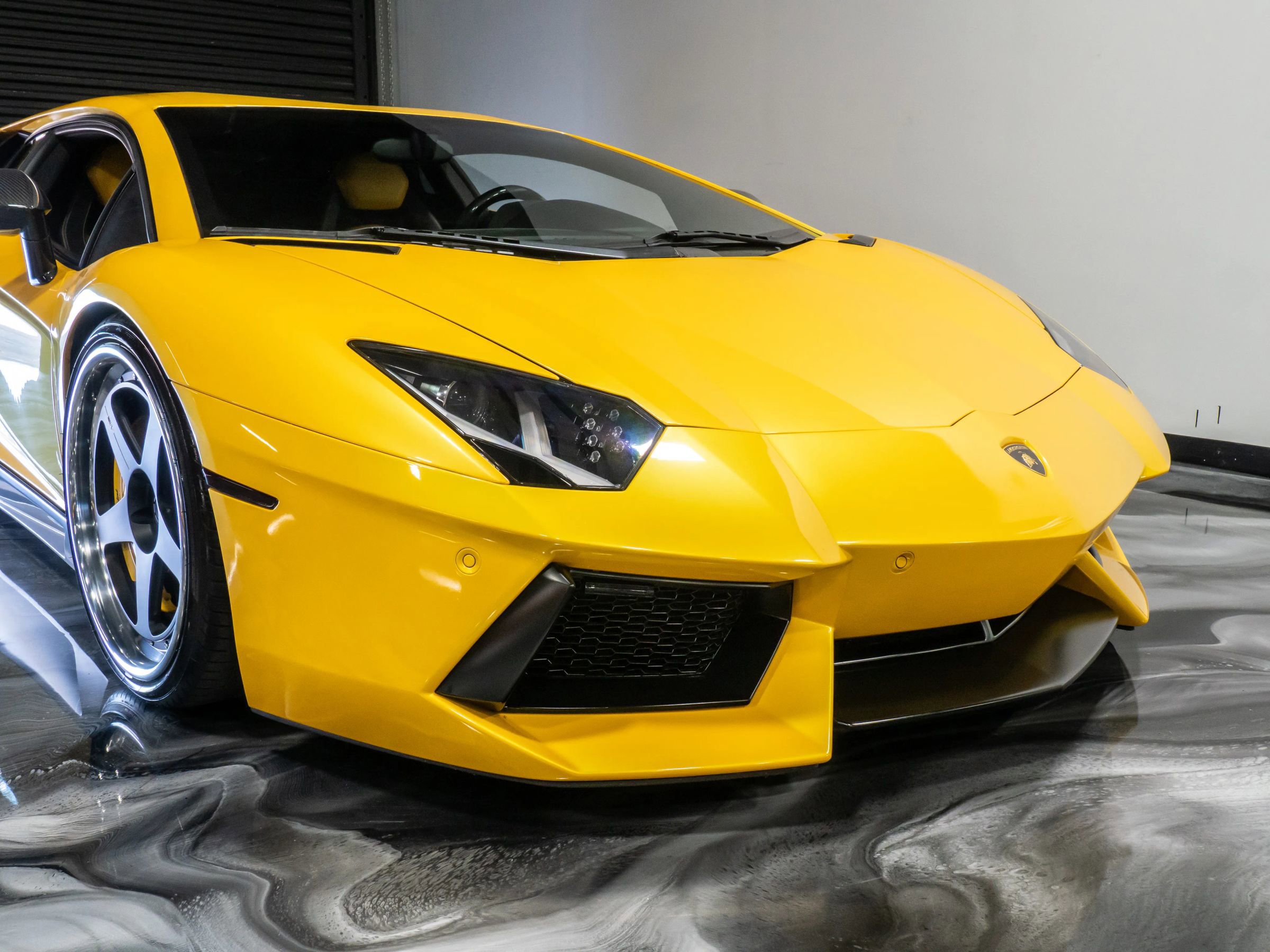 Used 2013 Lamborghini Aventador LP 700-4 image 4