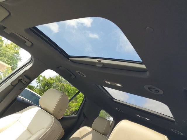 Used 2023 Chevrolet Traverse Premier w/ LPO, Cargo Package FWD image 10