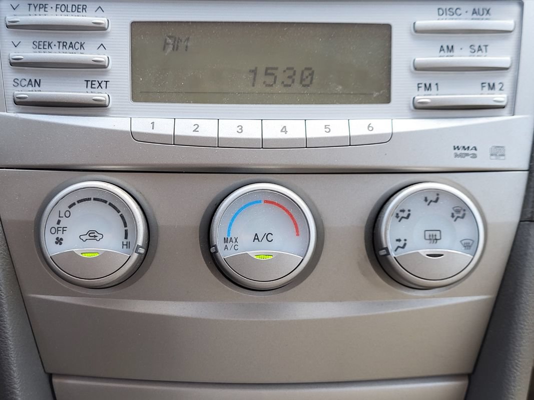 Used 2010 Toyota Camry LE FWD image 21
