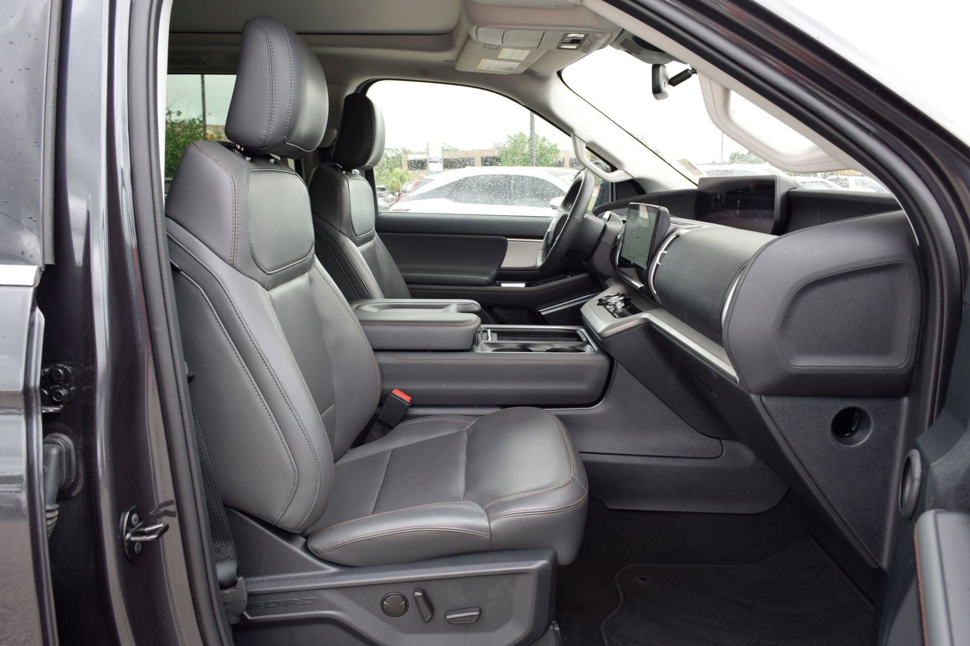 Certified 2025 Ford Expedition Active image 25
