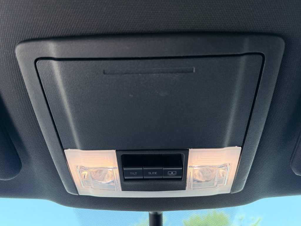 Used 2018 Ford Explorer XLT w/ Equipment Group 202A FWD image 17